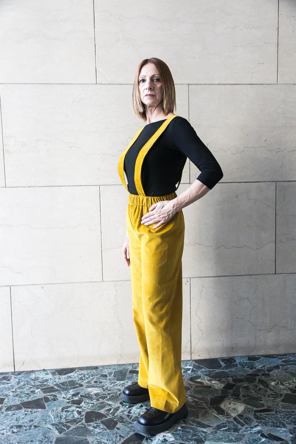 Pantaloni modern style elasticizzati con bretelle - unisex